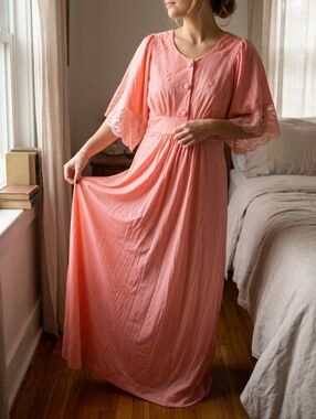 VTG 70s Texsheen Pink Nylon Maxi Nightgown Lace Flutter Sleeve Coquette M